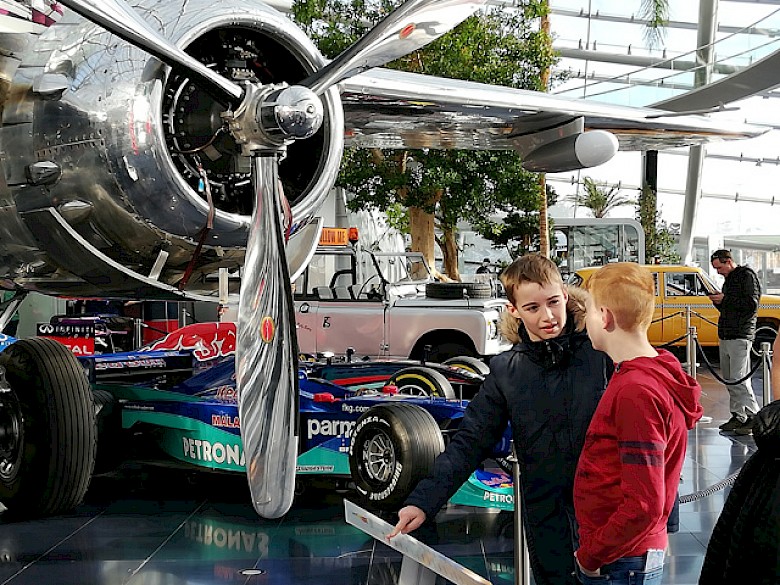 Exkursion zum KTM-Werk und Hangar 7